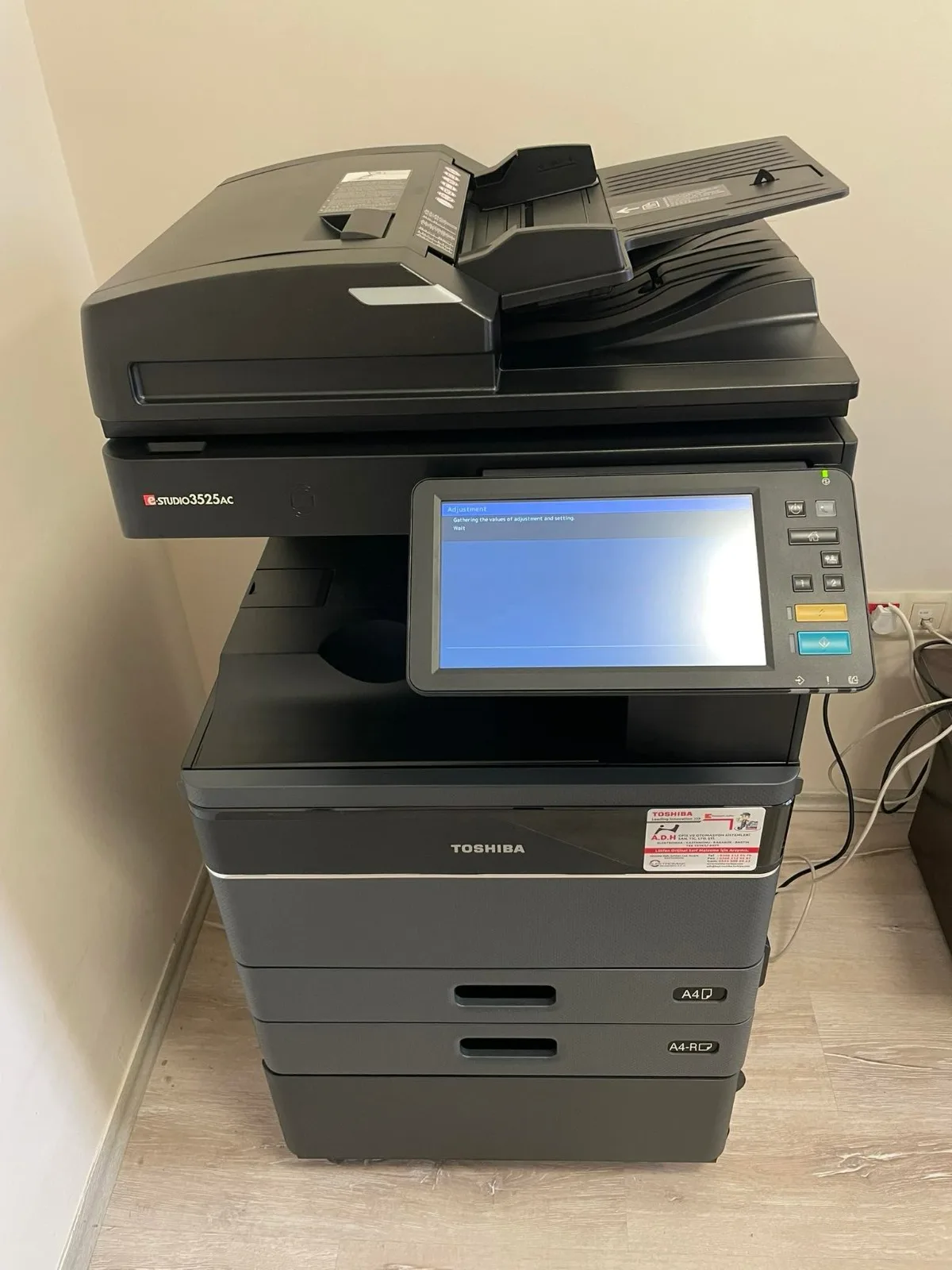 ADH Ofis teknik ekibinin kurduğu Toshiba ofis sistemi